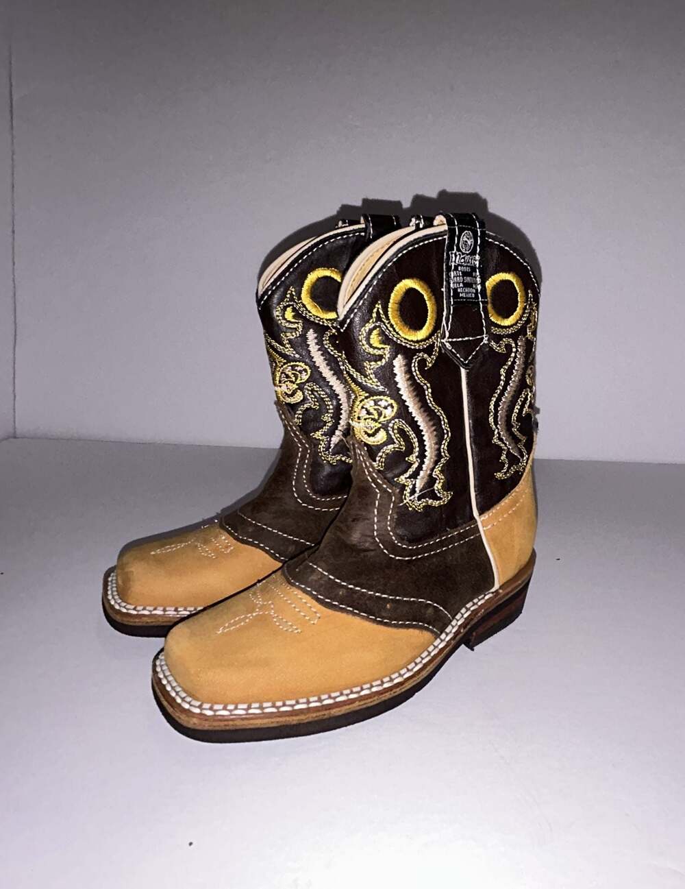 Size 8.5C Maury kids' western boots made in Mexico are handcrafted leather
